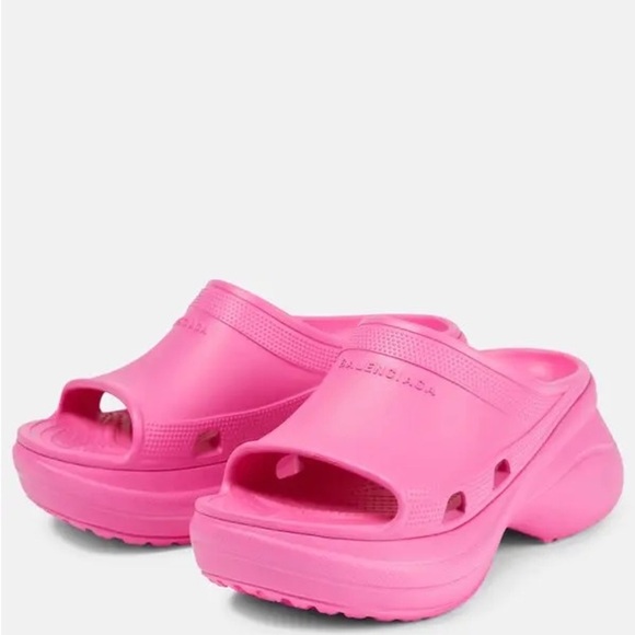BALENCIAGA
Pool Crocs™ Rubber Mules - Picture 3 of 7
